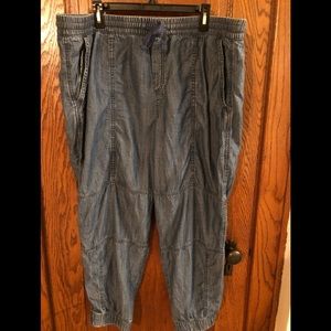 Utility joggers in tencel